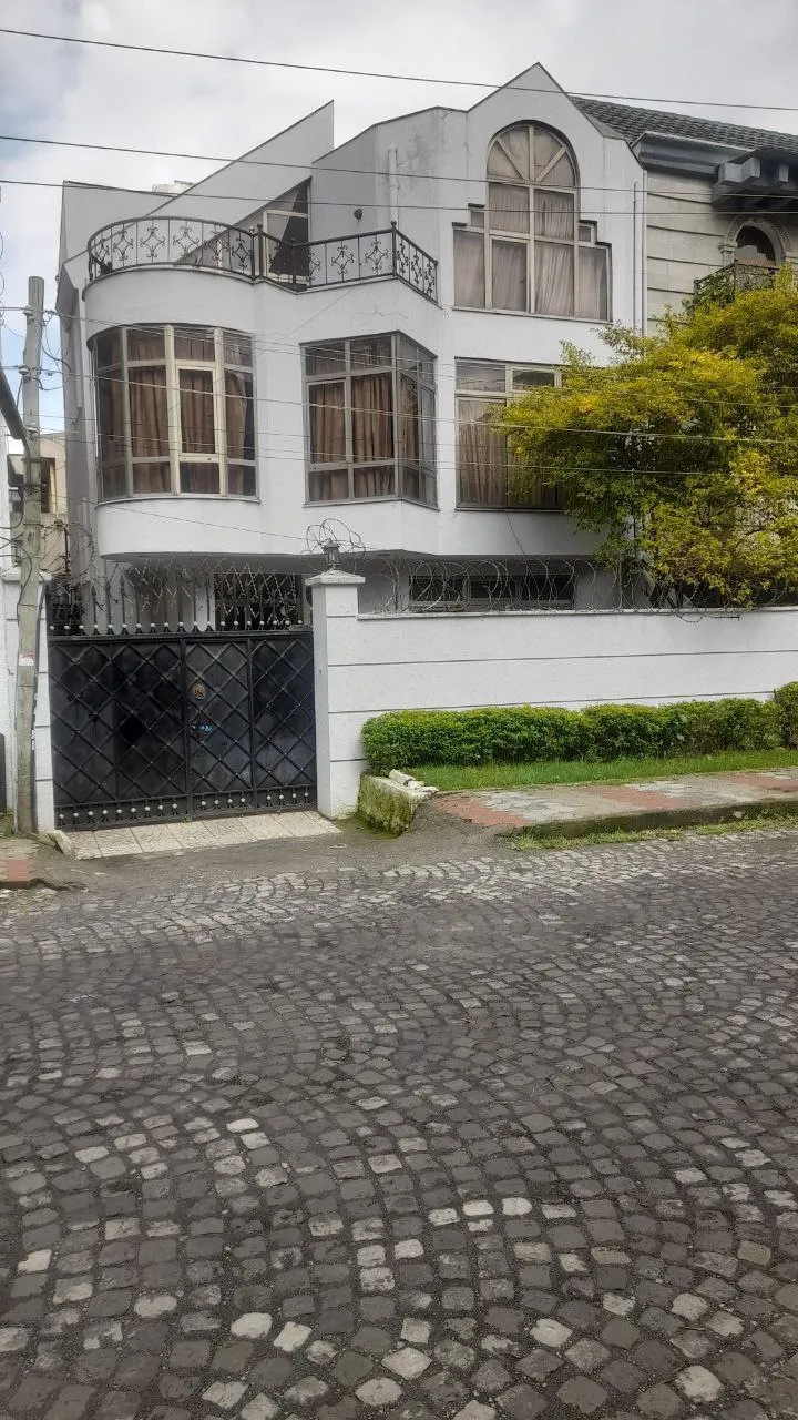 Spacious House for Sale in Jacros, Addis Ababa Ethiopia